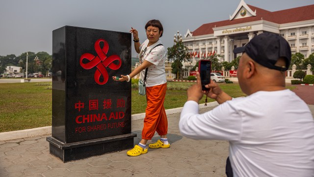 Mucha gente en todo el mundo dice que China afecta la economía de su país.