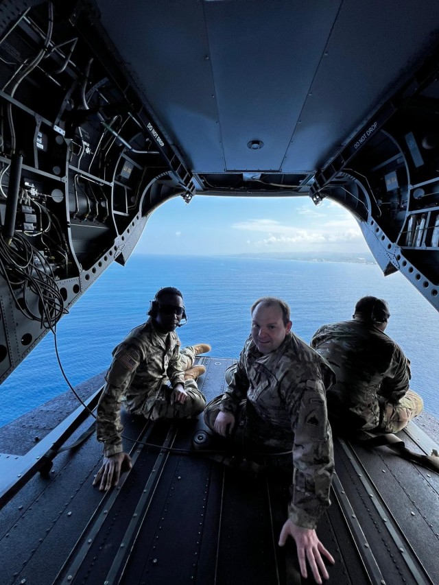 El capitán del ejército estadounidense Michael Humphreys y el mayor del ejército estadounidense Bill Sesky visitaron la isla de Jamaica en avión el 21 de febrero de 2024. Los miembros de la Guardia Nacional del Ejército del Distrito de Columbia unieron fuerzas con las fuerzas de operaciones especiales de élite de Estados Unidos y Canadá.