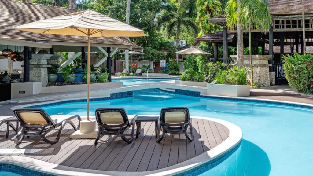Este resort todo incluido en Negril, Jamaica, está reabriendo sus puertas.