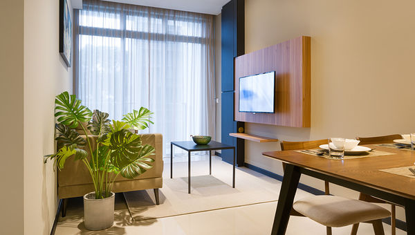 Un espacioso apartamento con balcón en Momentus Serviced Residences Novena.