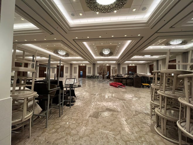 El JW Marriott en Marco Island, Florida, se preparó el lunes para el huracán Milton almacenando cualquier cosa que pudiera volar o flotar. Marco Island estaba bajo evacuación voluntaria en anticipación de una marejada ciclónica con fuertes vientos, fuertes lluvias y un gran huracán.