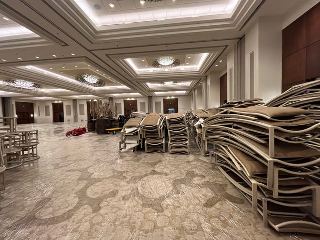 JW Marriott en Marco Island de Florida se preparó para el huracán Milton el lunes, almacenando cualquier cosa que pudiera volar o flotar. Marco Island estaba bajo evacuación voluntaria en anticipación de una marejada ciclónica con fuertes vientos, fuertes lluvias y un gran huracán.