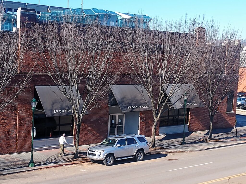 El Drury Hotel está planificado para el antiguo sitio del Sports Barn del centro de Chattanooga.