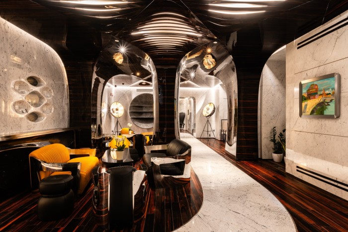 El nuevo Romeo Hotel de Roma es espectacular, y no siempre en el buen sentido.