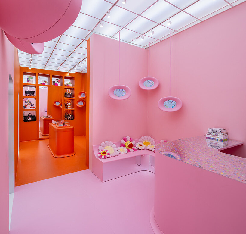 Una ventana emergente de Louis Vuitton NYC celebra la colección Murakami con ecos de los hoteles cápsula de Tokio