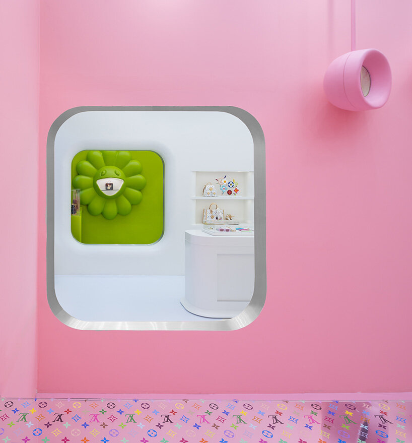Una ventana emergente de Louis Vuitton NYC celebra la colección Murakami con ecos de los hoteles cápsula de Tokio