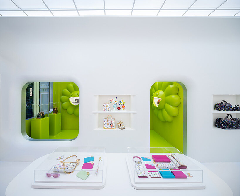 Una ventana emergente de Louis Vuitton NYC celebra la colección Murakami con ecos de los hoteles cápsula de Tokio