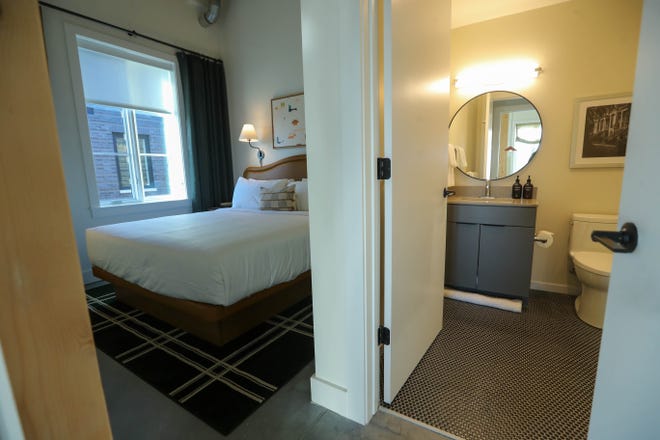 El dormitorio principal incluye un baño completo en el apartamento de 2 dormitorios en Ann Swanna.