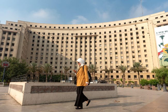 Mugma fue inaugurado en 1951 en el antiguo cuartel británico en la plaza en el medio de El Cairo.