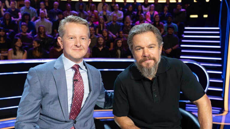Ken Jennings y Matt Demon compitieron en millones de 1 millón por caridad al organizar a Jimmy Kamil 