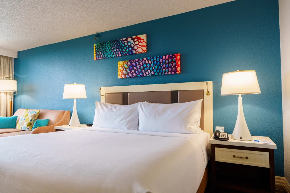 Windhm Lake Buena Vista Tower, Room and Bed Interior