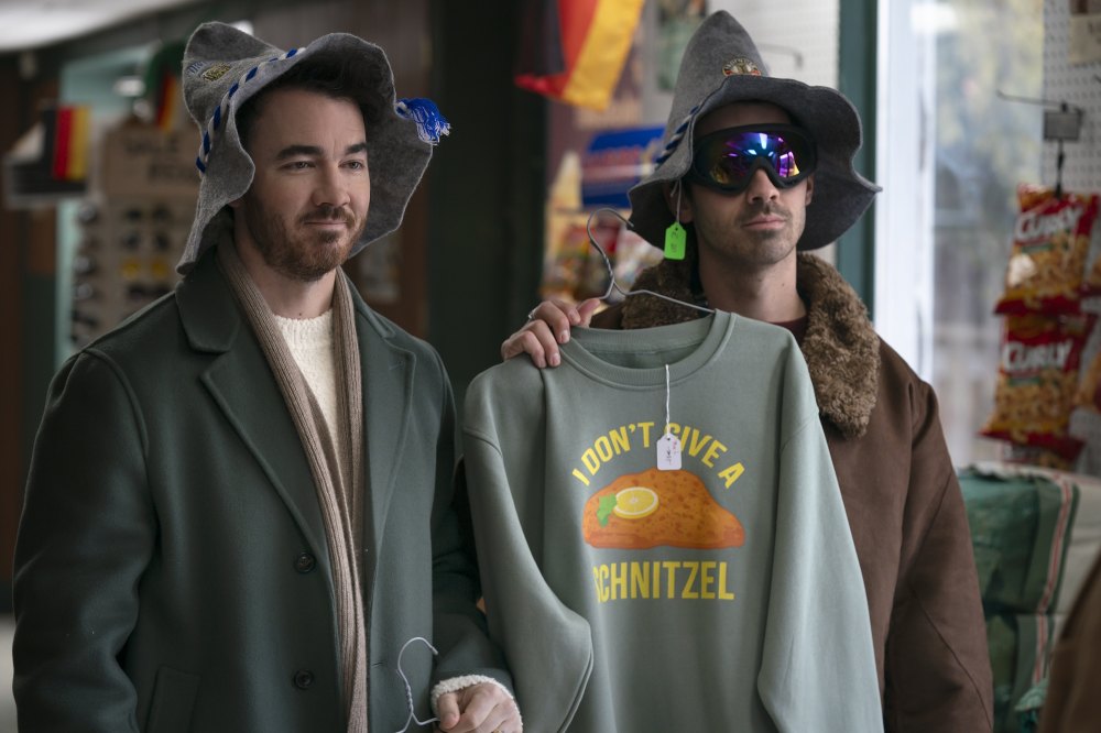 176073_0355_R_2693F4ED-AA-JONAS-CRISTMAS-MOVIE