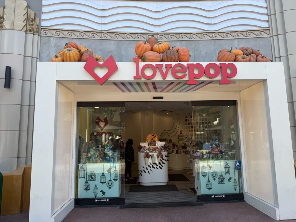 Liu Pop Mikey y las tarjetas emergentes de otoño están disponibles en Disneyland Resort