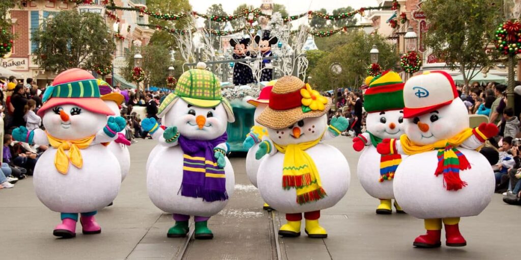 La clase de Disney celebra la Navidad, comparte nuevos proyectos de vacaciones para 2025