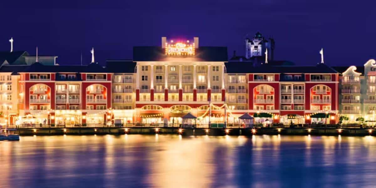 DISNEY's Board Walk por la noche