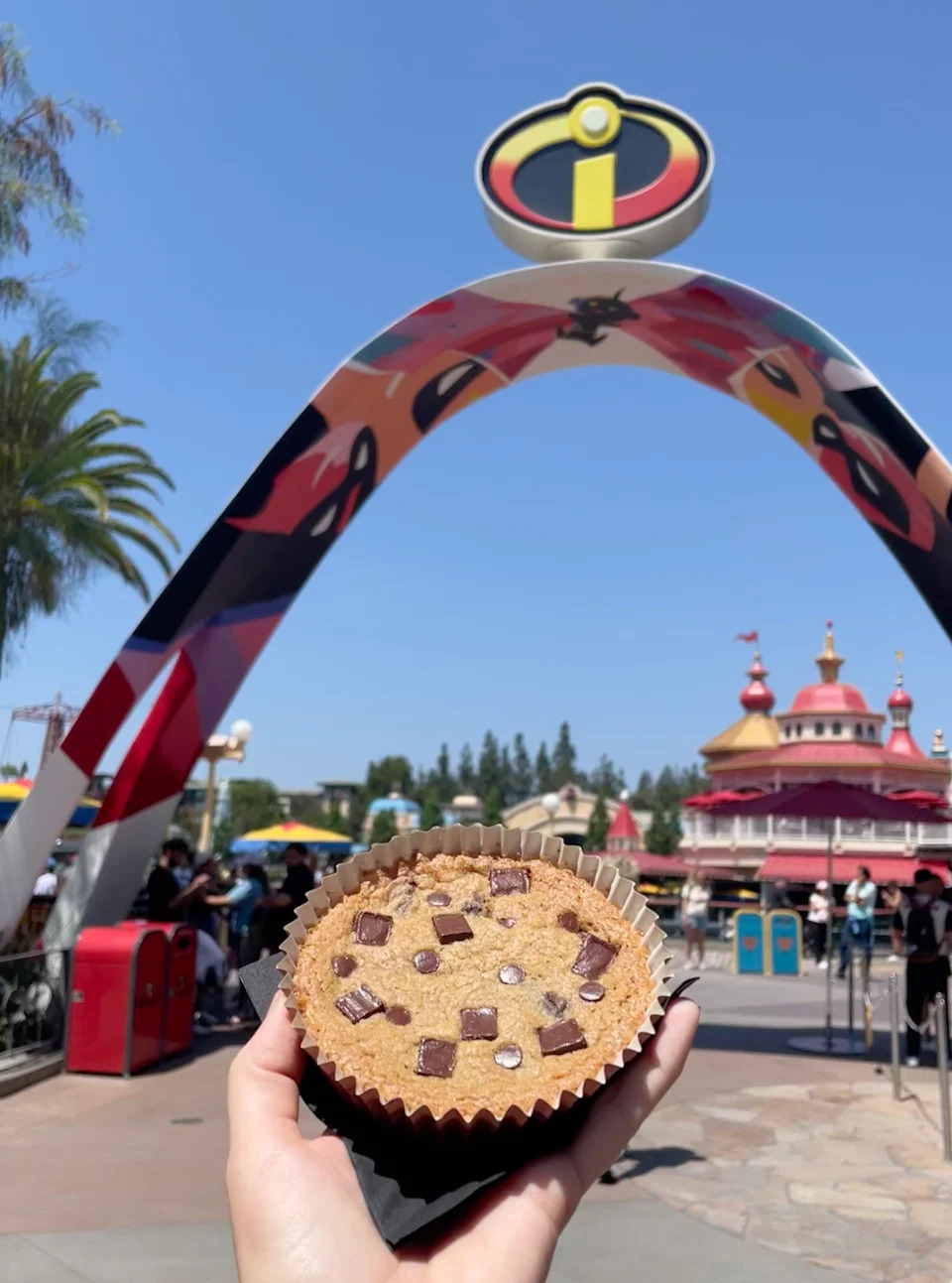 Era muy rico, pero muy bueno. Me gustan las galletas suaves, y era Oi, Guy y Chocolate. Usó una crema batida, pero fue mi única queja. Es una galleta enorme y espesa para 75 8.75.