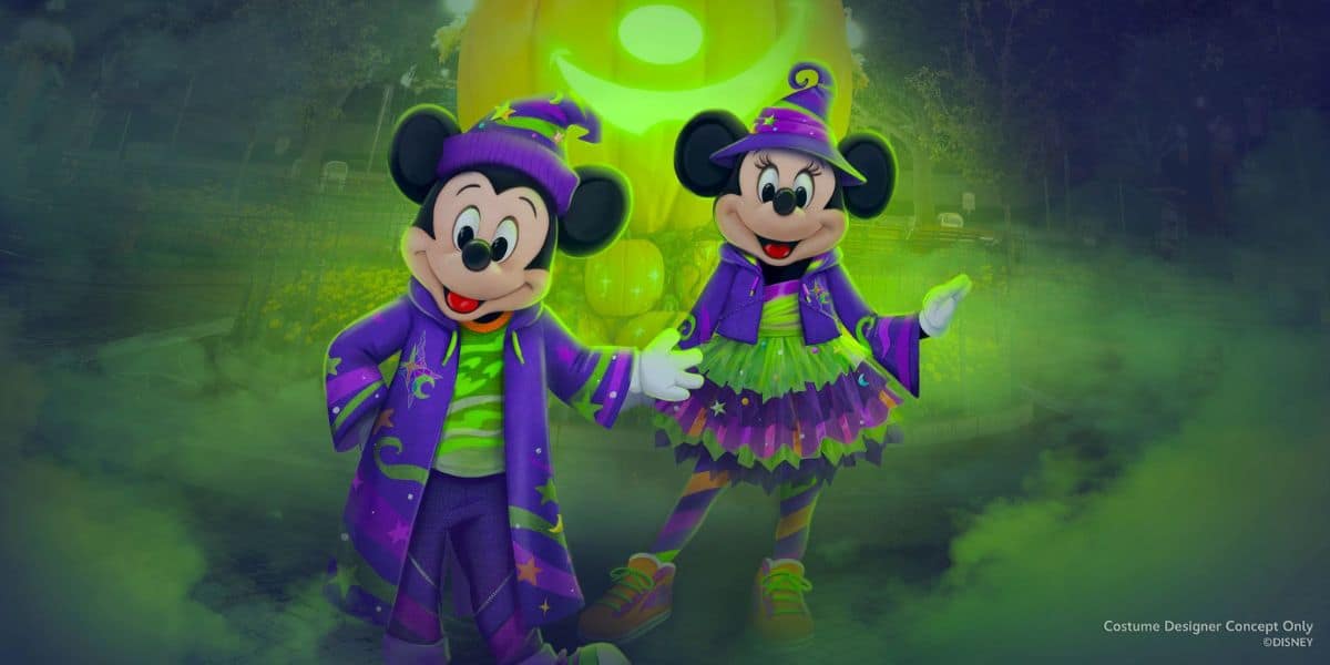 El Mickey Mouse y el mini ratón usan trajes de Halloween morados y verdes en la fiesta de Halloween de Mickey.