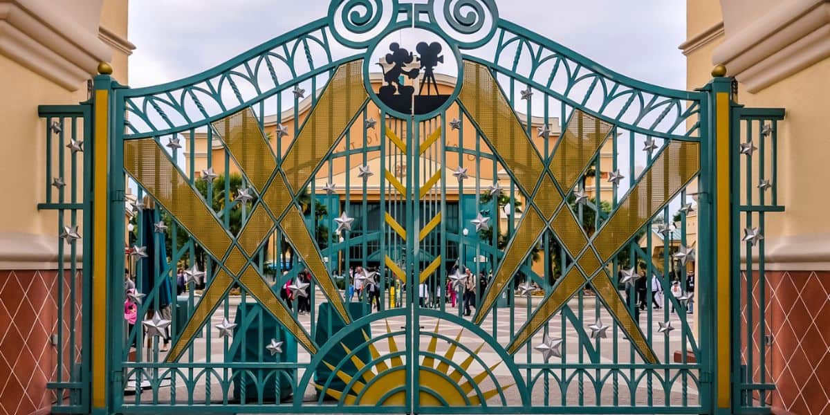 Puerta en la ruta de entrada de Walt Disney Studios Park