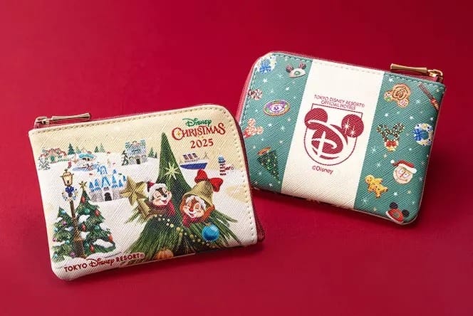 Dos bolsas basadas en Disney, que presenta el diseño del desfile de Navidad de Tokio Disneyland en el fondo rojo.