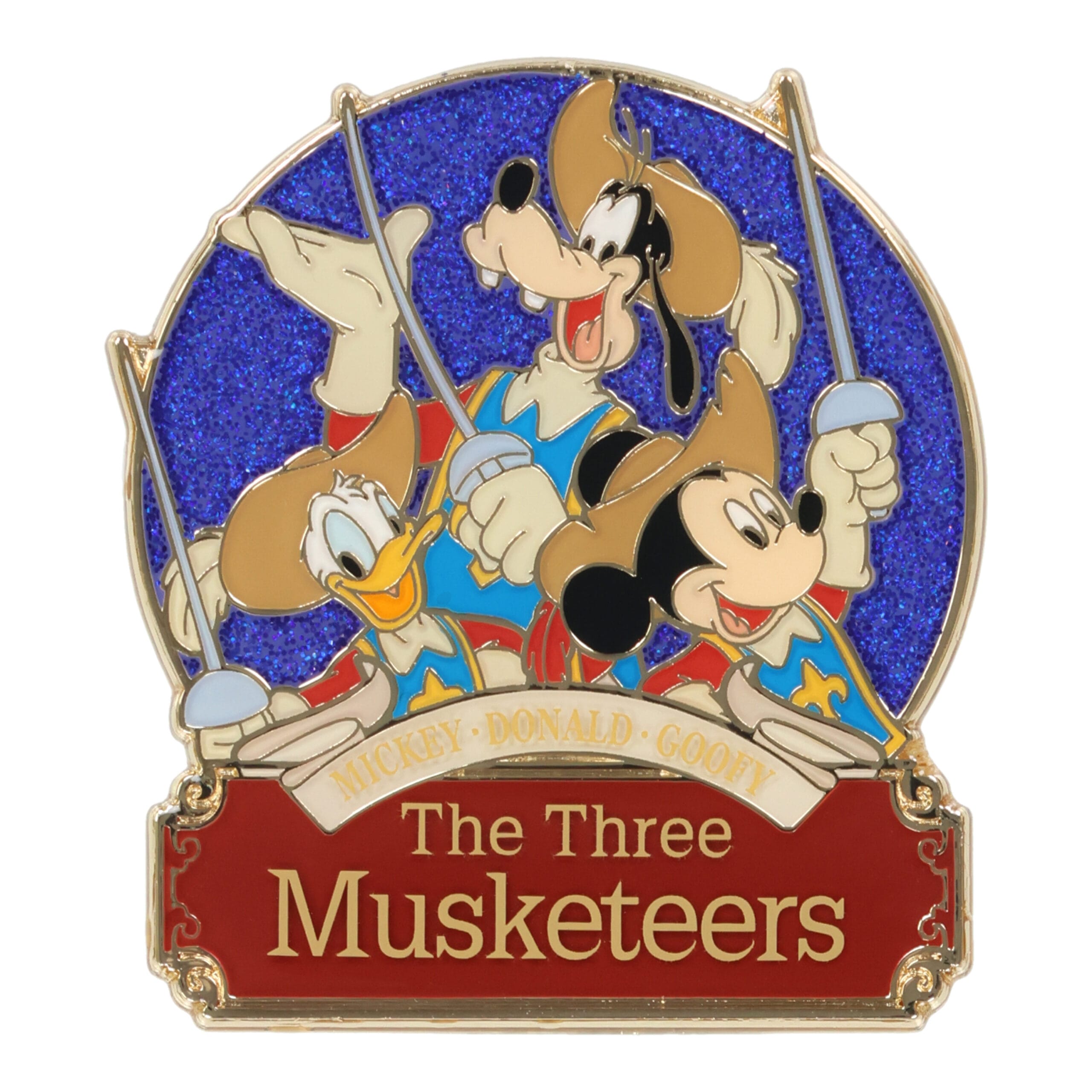 Mikey, Donald y Morha llevaban espadas para usar la ropa 