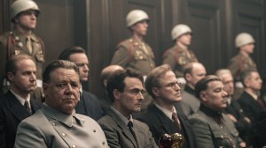 Nuremberg, Russell Crowe como Hermann Göring (izquierda), 2025. PH: Scott Garfield / © Sony Pictures Classics / Cortesía Colección Everett