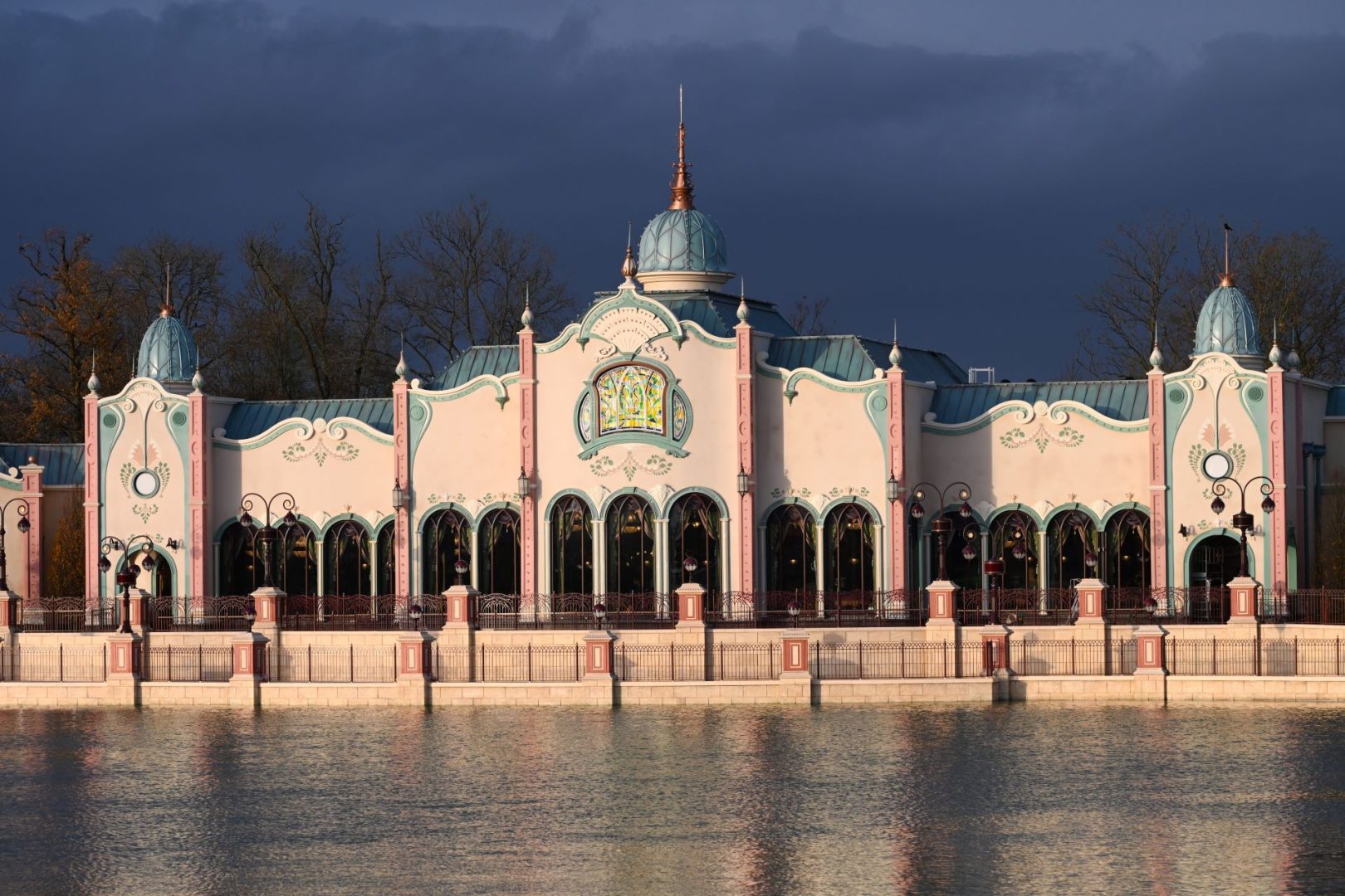 Restaurante y salón Regal View en Disney Adventure World