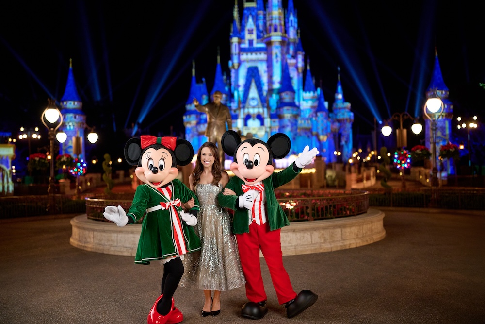 Hallmark protagonizará Lucy Chabert en la película navideña de Disney World