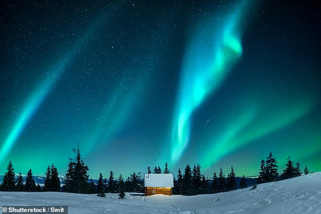 La aurora boreal es un espectáculo incomparable que atrae a los turistas al país