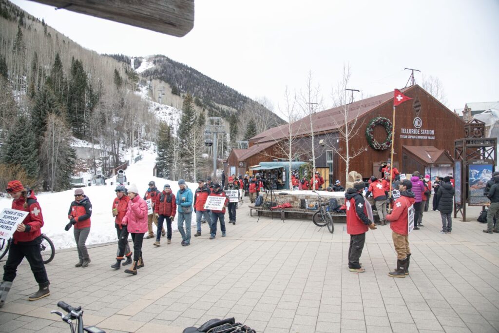 Continúa la huelga de patrullas de esquí y el cierre de la estación de esquí de Telluride
