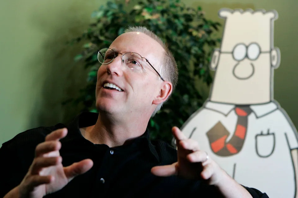 Scott Adams habla durante una entrevista en su estudio de Dublin, California, en 2006.