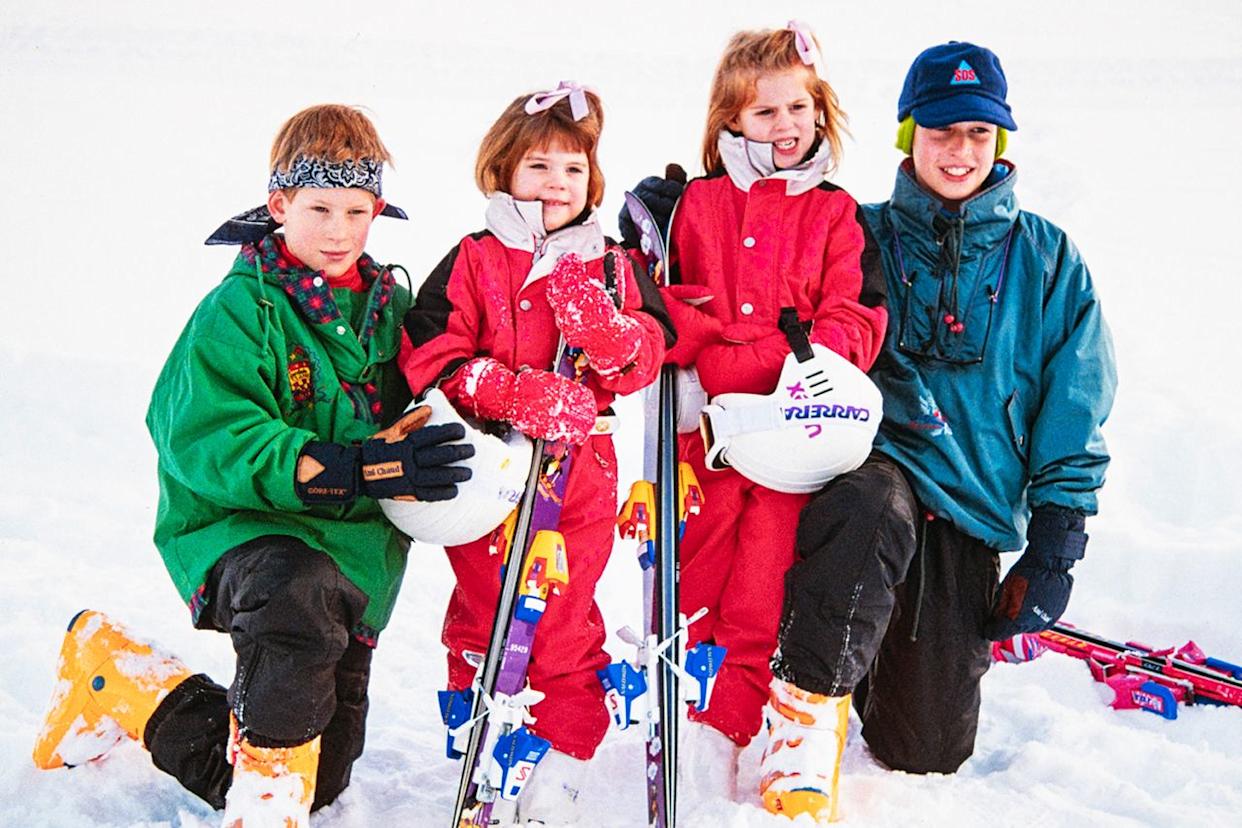 Ken Gough/Getty El príncipe Harry, la princesa Eugenia, la princesa Beatriz y el príncipe William en Klosters, Suiza, en enero de 1995