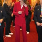 Kate Middleton se viste en McQueen para recibir al equipo de rugby femenino
