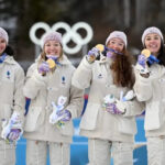 Francia supera un revés inicial y gana el oro en el relevo de biatlón femenino