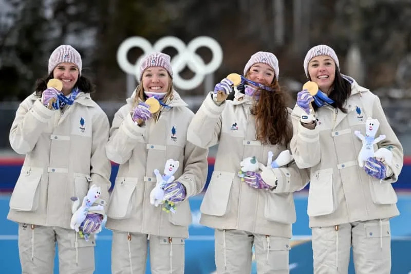 Francia supera un revés inicial y gana el oro en el relevo de biatlón femenino
