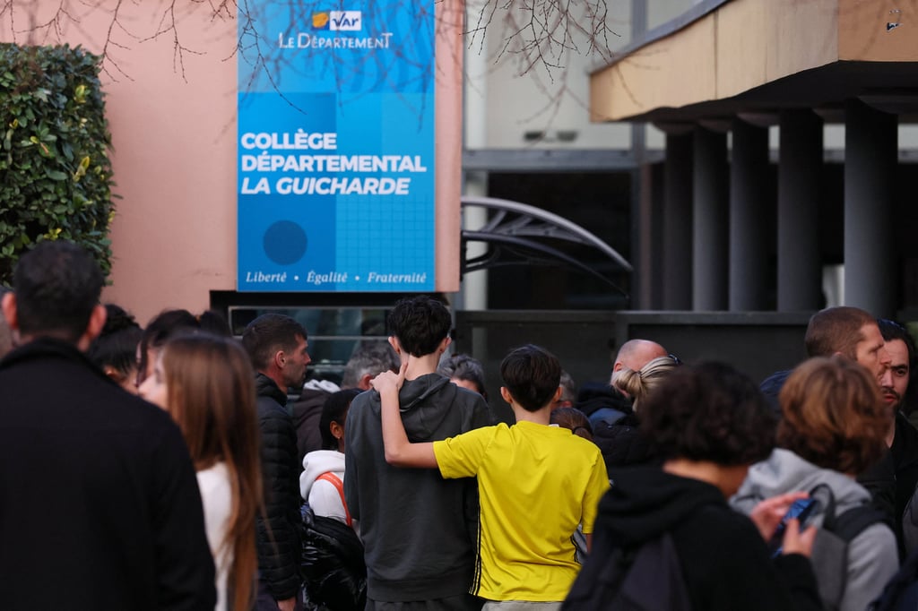 Un estudiante apuñala gravemente a un profesor en Francia