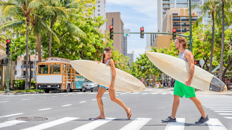 Según los viajeros, las cinco ciudades más transitables de Hawái son bases perfectas para unas vacaciones en la isla.