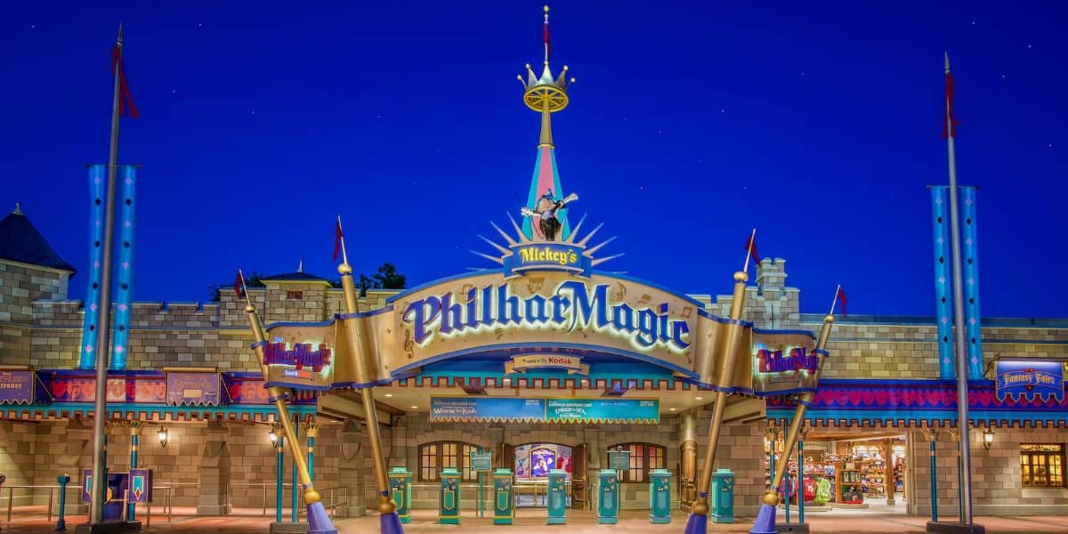 Entrada a Mickey's Flurry of Magic de noche en Magic Kingdom