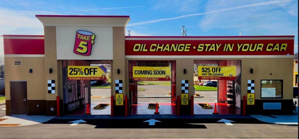 Tech 5 Oil Change abre la primera tienda en Eau Claire, Wisconsin, presentando una experiencia de cambio de aceite más rápida