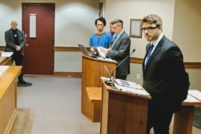 Makoto Kuroda hizo su aparición inicial en el tribunal del condado de Dane, donde el comisionado del tribunal Brian Asmus fijó su fianza en 5.000 dólares.
