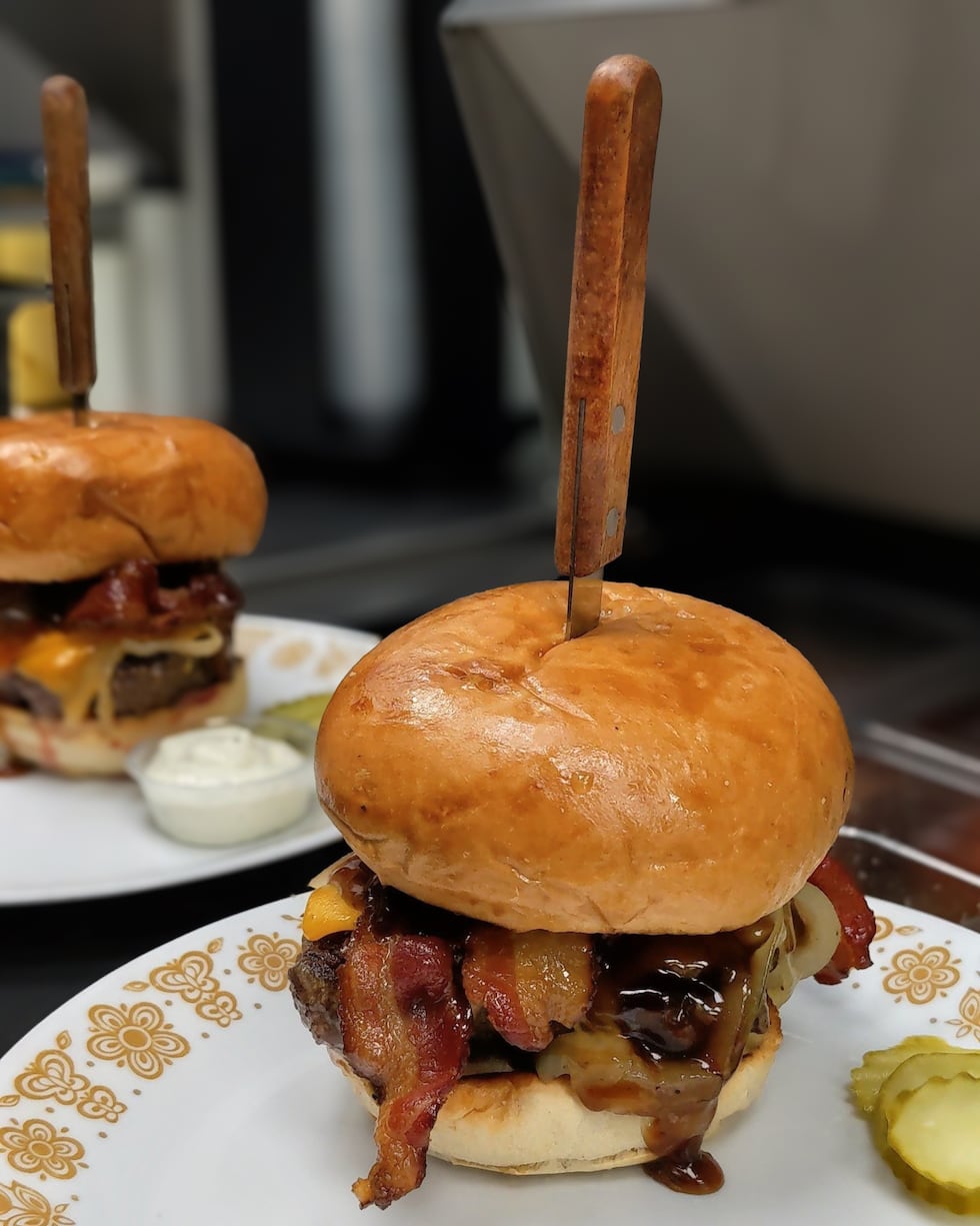 El Dump Bar del condado de Columbia gana el premio a la mejor hamburguesa de Wisconsin