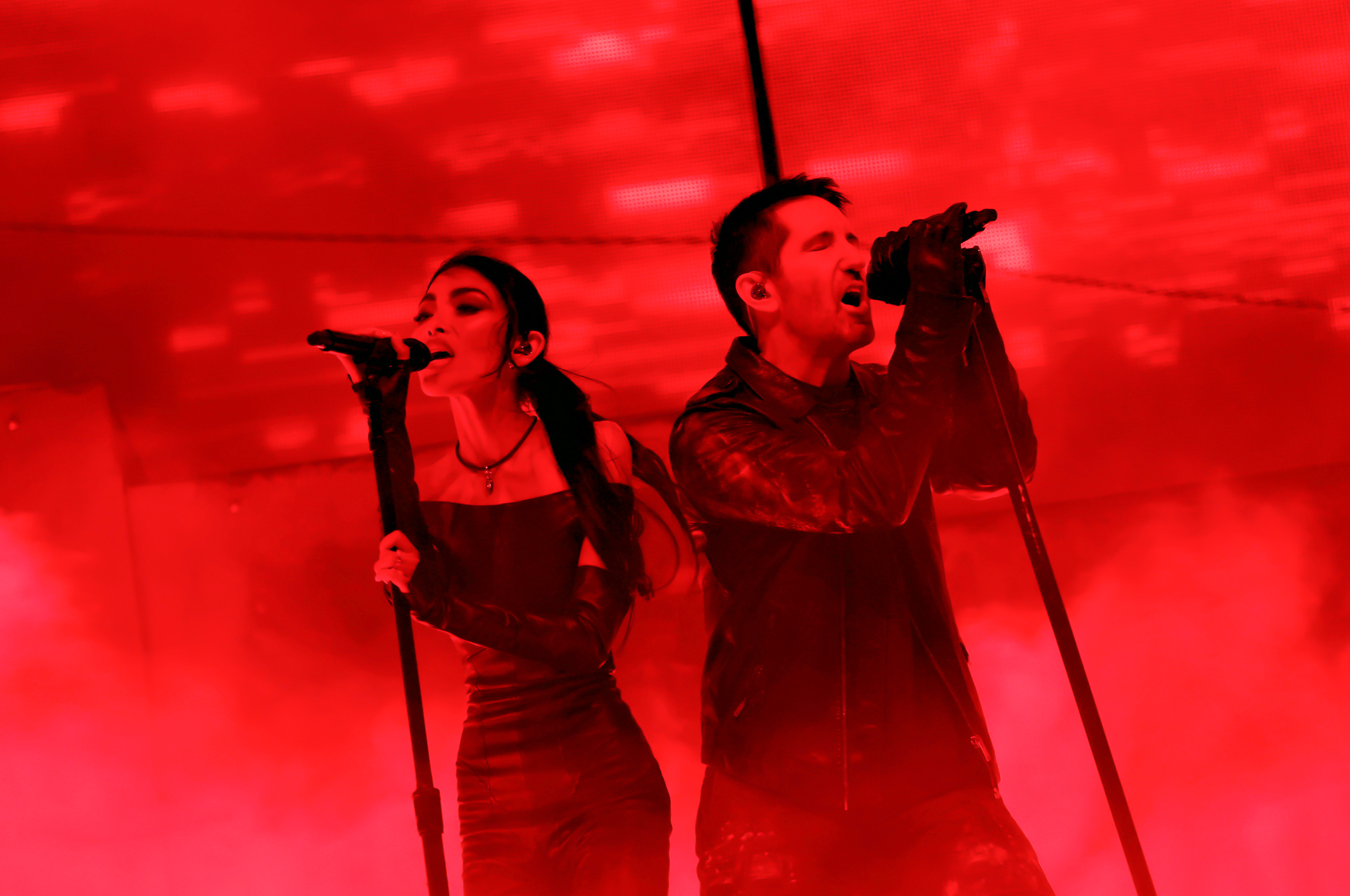INDIA, CALIFORNIA - 11 DE ABRIL: Marikin Mandig y Trent Reznor de Nine Inch Noise actúan en Sahara Tent durante el Festival de Música y Artes de Coachella Valley 2026 en el Empire Polo Club el 11 de abril de 2026 en Indio, California. (Foto de Matt Winkelmeyer/Getty Images para Coachella)
