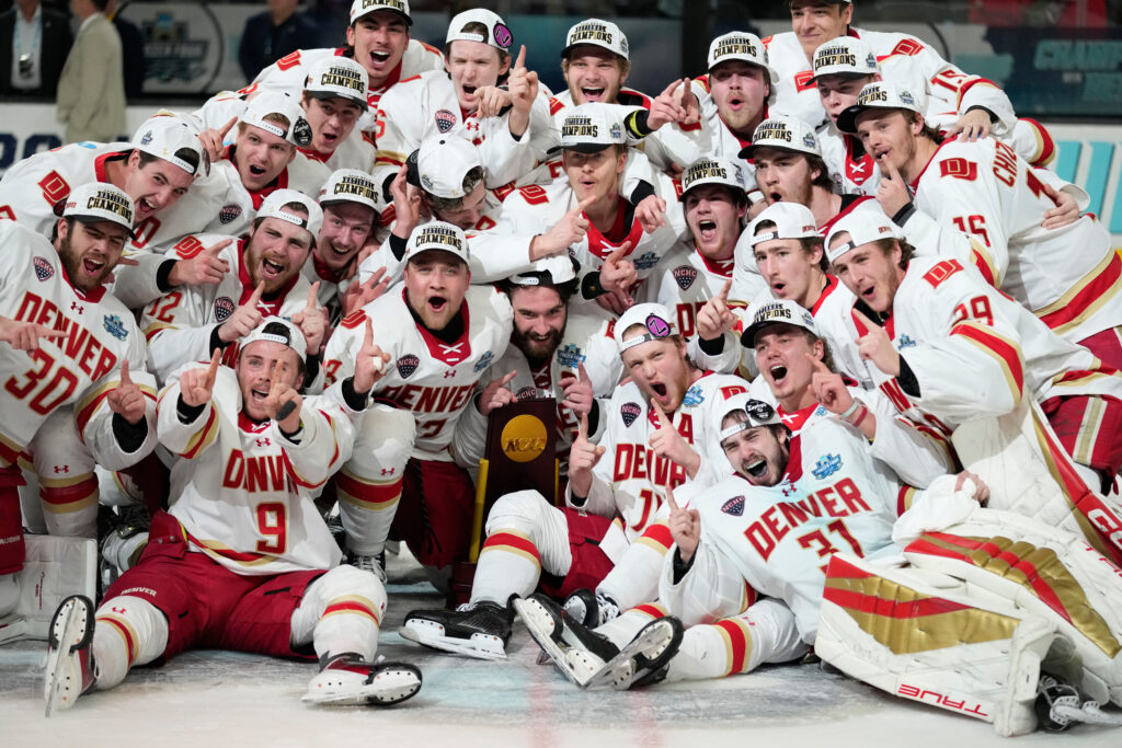 Los DU Pioneers ganan el undécimo campeonato nacional de Frozen Four detrás de los 29 salvamentos de Johnny Hicks