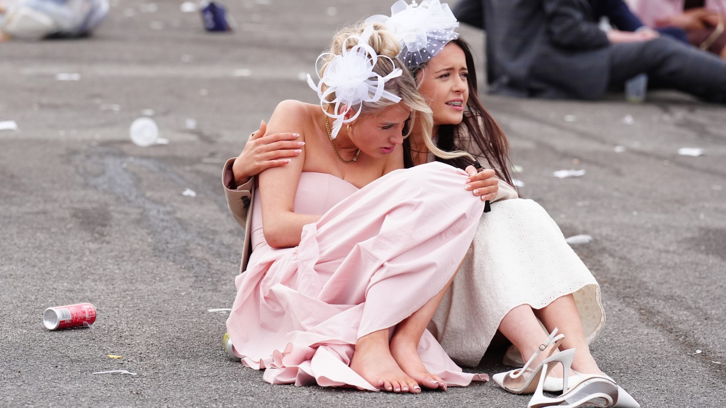Corredores en el hipódromo de Aintree en la final del Día de las Damas del Gran Festival Nacional Randex 2026.