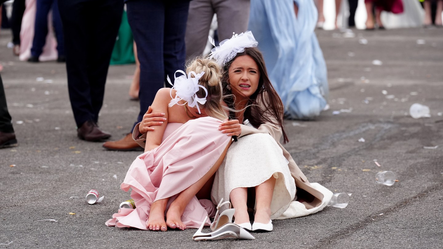 Corredores en el hipódromo de Aintree en la final del Día de las Damas del Gran Festival Nacional Randex 2026.