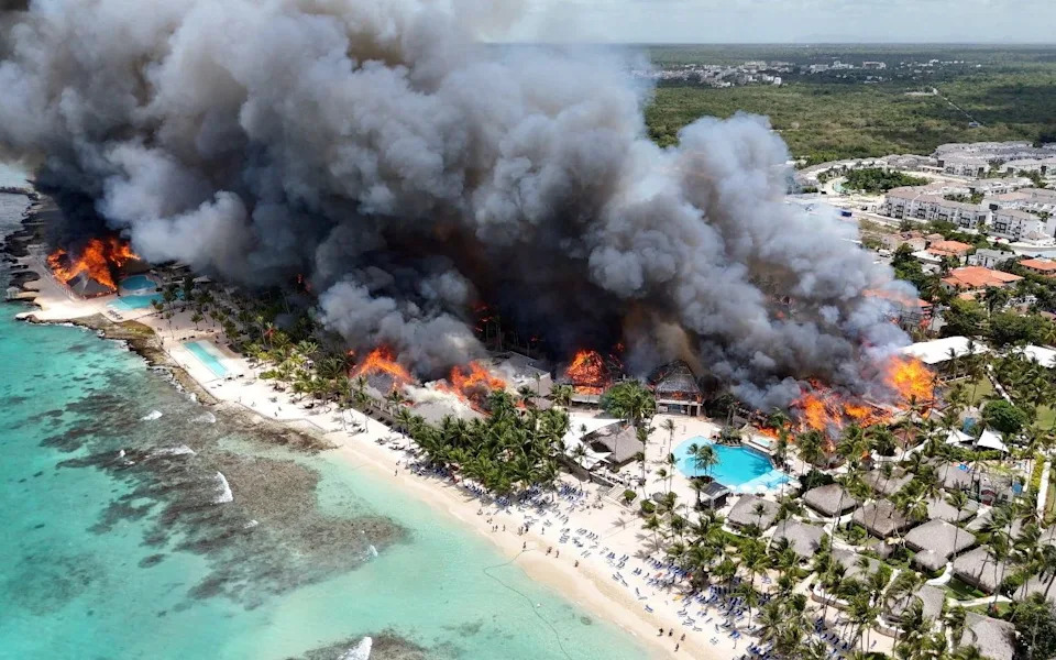 Un turista italiano murió en un incendio en el hotel de cuatro estrellas Viva Wyndham Dominicus Beach.